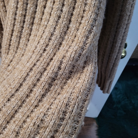 American Eagle Knit - Picture 4 of 7